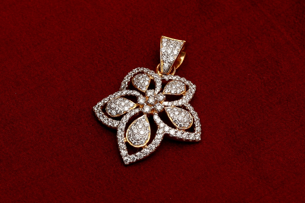 Shop & Buy Online Karaikudi and Chettinadu Diamond Pendents from Diamond Jewellery Chennai,Karaikudi Maganlal Mehta
